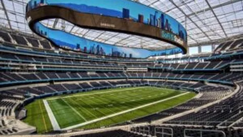 梅西荣膺第八金球奖：梅球王再续传奇